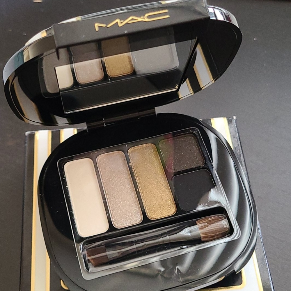 MAC stroke of midnight/smoky eyeshadow palette NWT